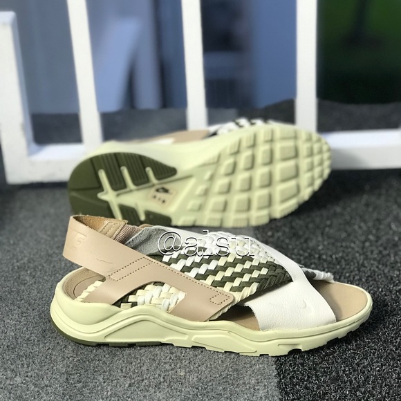 NWT Nike Air Huarache Huarache Ultra Sandal WMNS - Picture 3 of 7